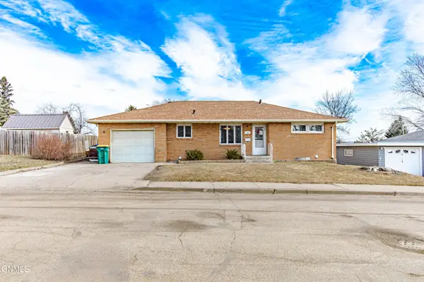 706 10th Avenue Nw, Mandan, ND 58554