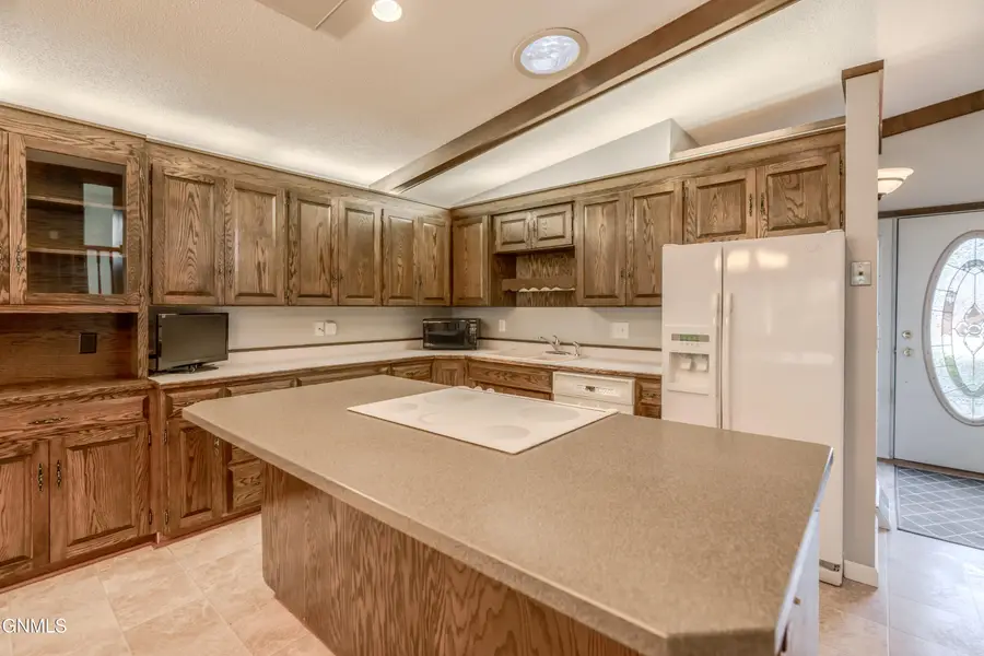 2537 Hillview Avenue, Bismarck, ND 58501 - #2