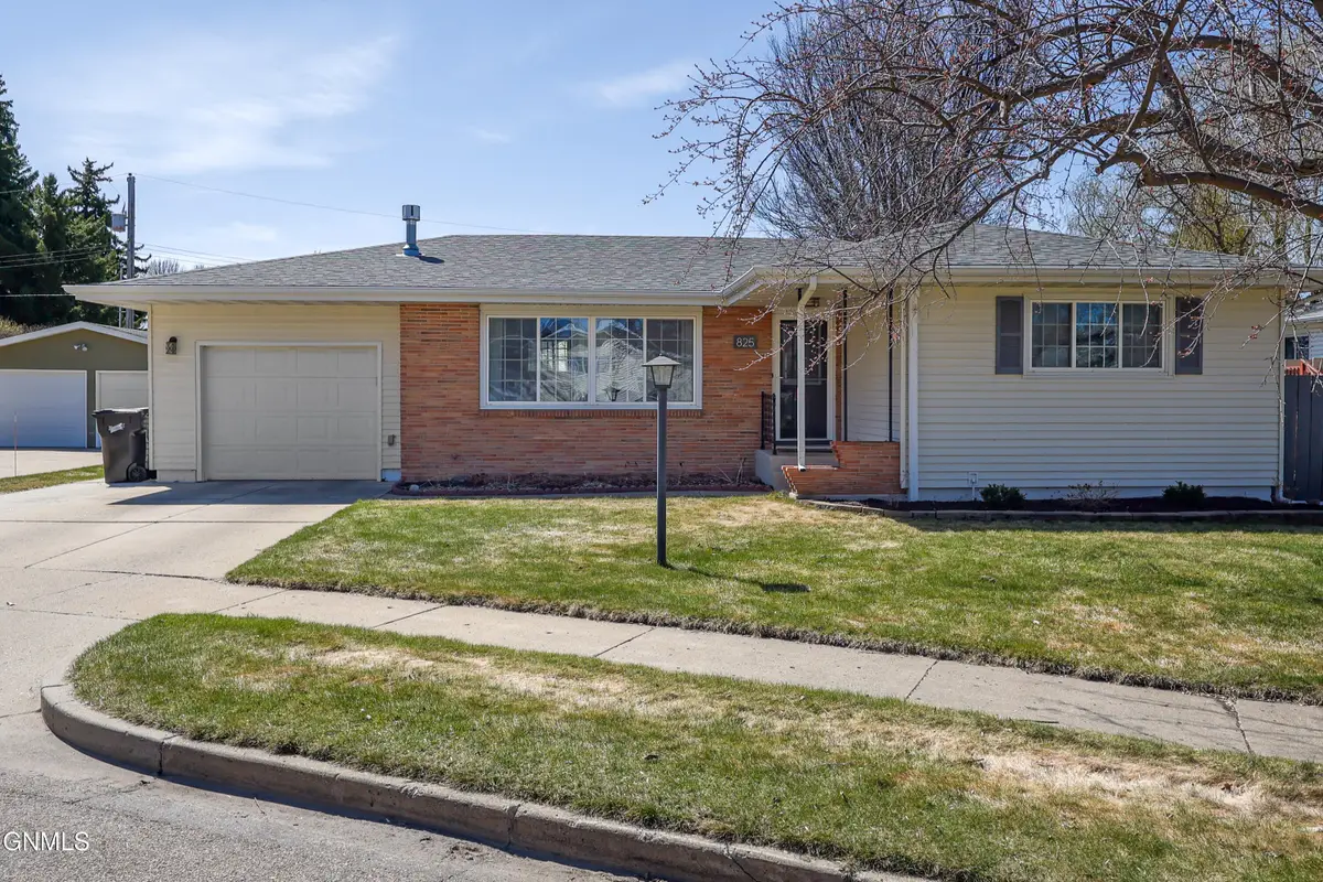 825 W Owens Avenue, Bismarck, ND 58501 - #1
