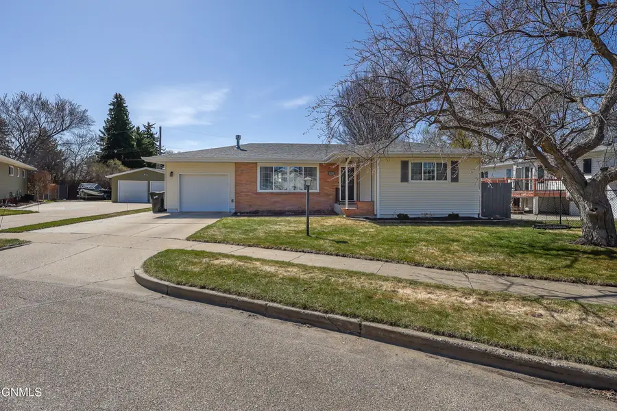 825 W Owens Avenue, Bismarck, ND 58501 - #2