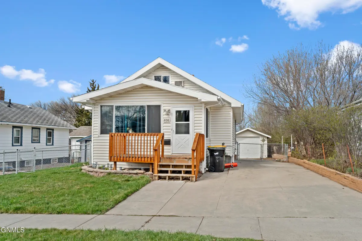 606 N 10th Street, Bismarck, ND 58501 - #1