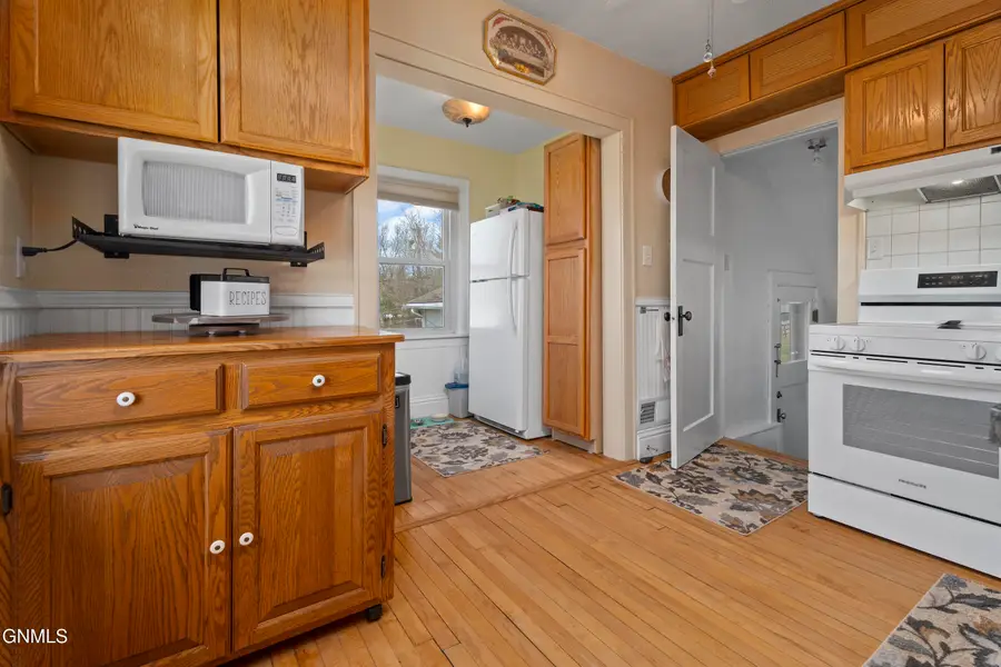606 N 10th Street, Bismarck, ND 58501 - #3