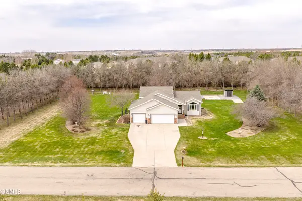 3340 Foxtail Circle, Bismarck, ND 58503