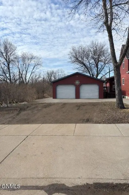 615 4th Avenue E, Mobridge, SD 57601 - #3