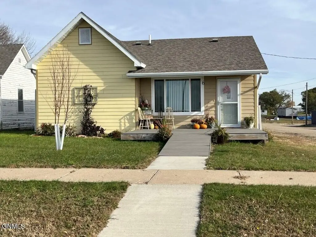 6 4th Avenue E, Mobridge, SD 57601 - #1