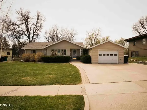 401 Boulevard Avenue W, Bismarck, ND 58501