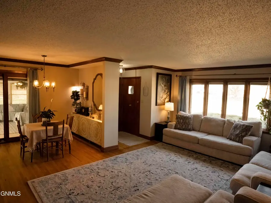 401 Boulevard Avenue W, Bismarck, ND 58501 - #2