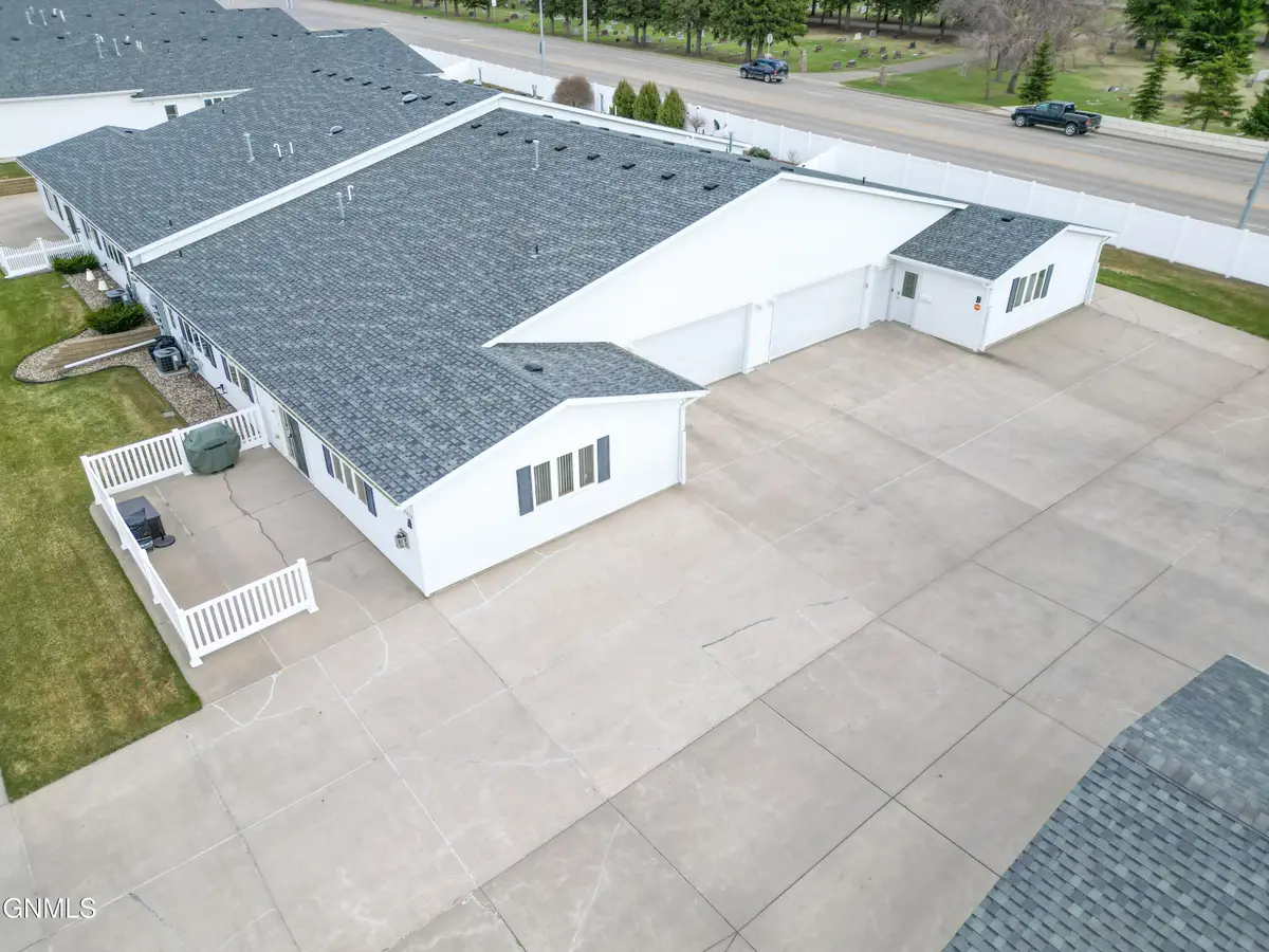 3015 Colorado Drive #B, Bismarck, ND 58503 - #1
