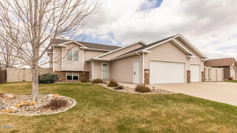1802 4th Avenue Sw, Mandan, ND 58554 - #2