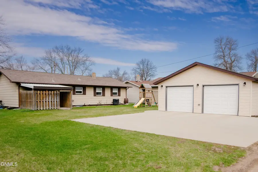 1618 4th Avenue Ne, Jamestown, ND 58401 - #2