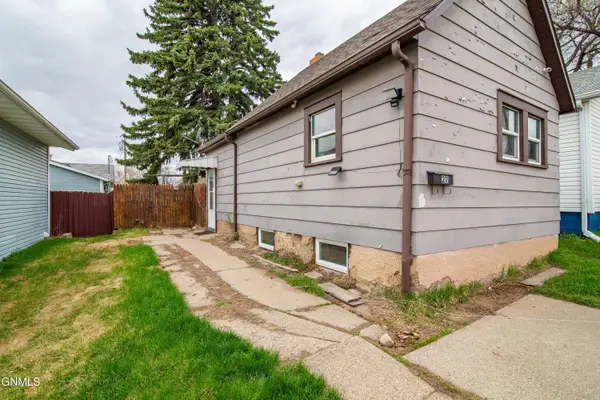 211 9th Avenue Ne, Mandan, ND 58554