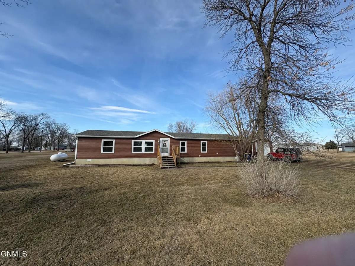323 4th Street Sw, Ellendale, ND 58436 - #1