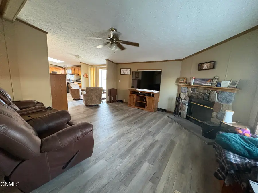 323 4th Street Sw, Ellendale, ND 58436 - #2