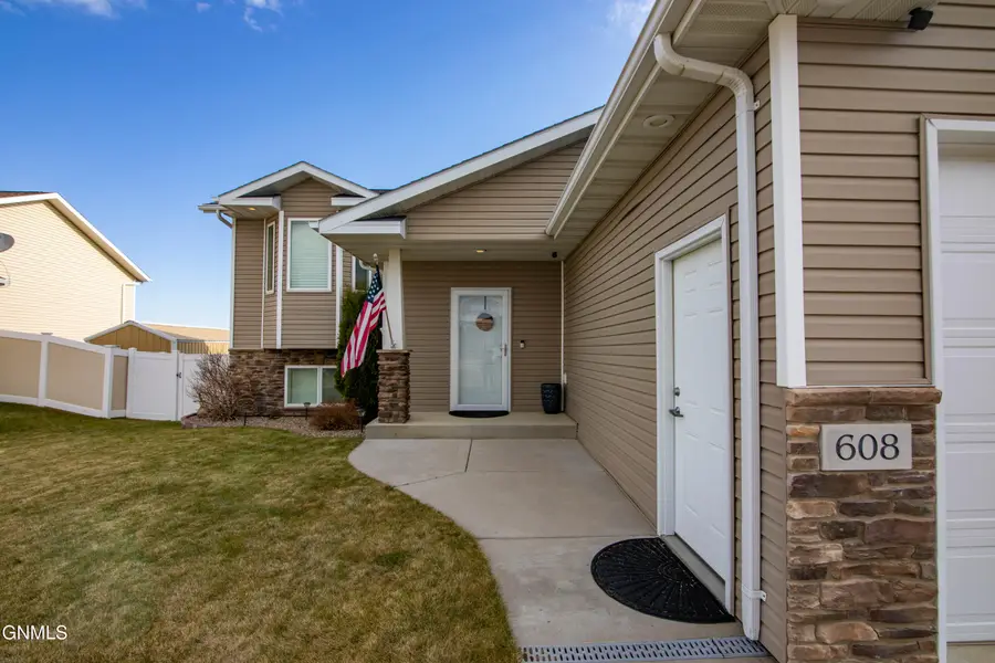 608 14th Street Se, Mandan, ND 58554 - #3