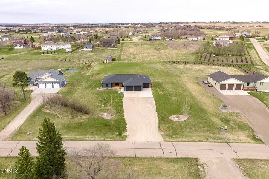 7530 Scenic Hills Road, Bismarck, ND 58503 - #3