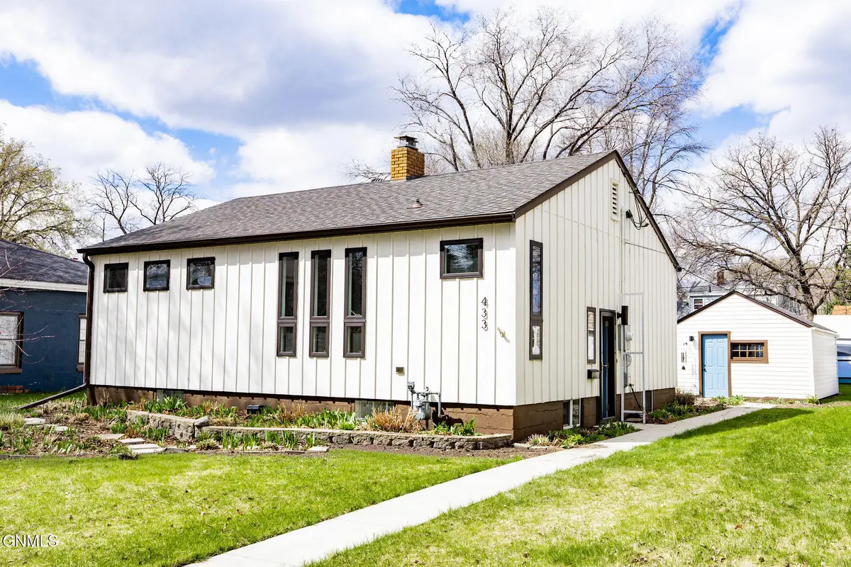 433 Elmwood Avenue S, Fargo, ND 58103 - #1