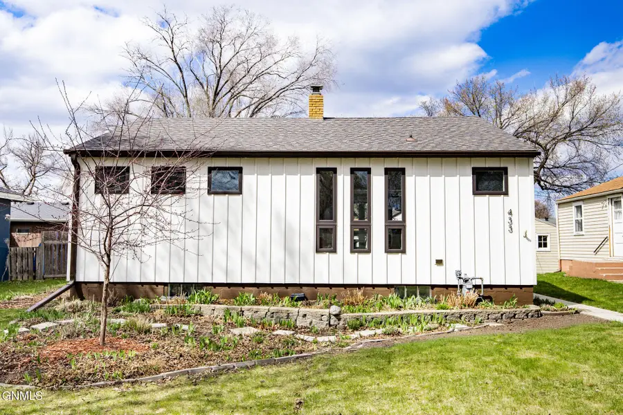 433 Elmwood Avenue S, Fargo, ND 58103 - #3