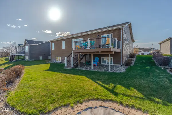 2223 Bridgeview Court Se, Mandan, ND 58554