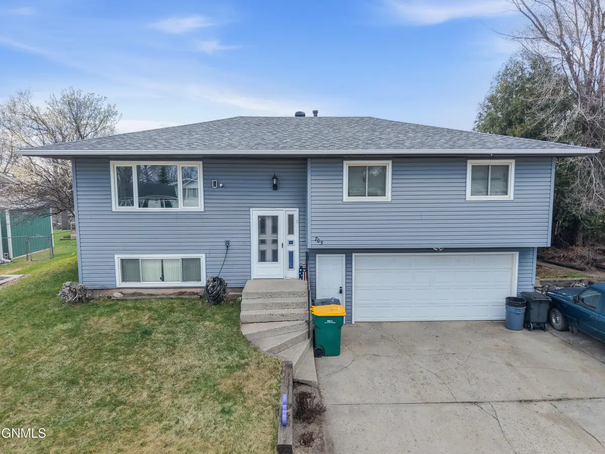705 16th Avenue Nw, Mandan, ND 58554 - #1