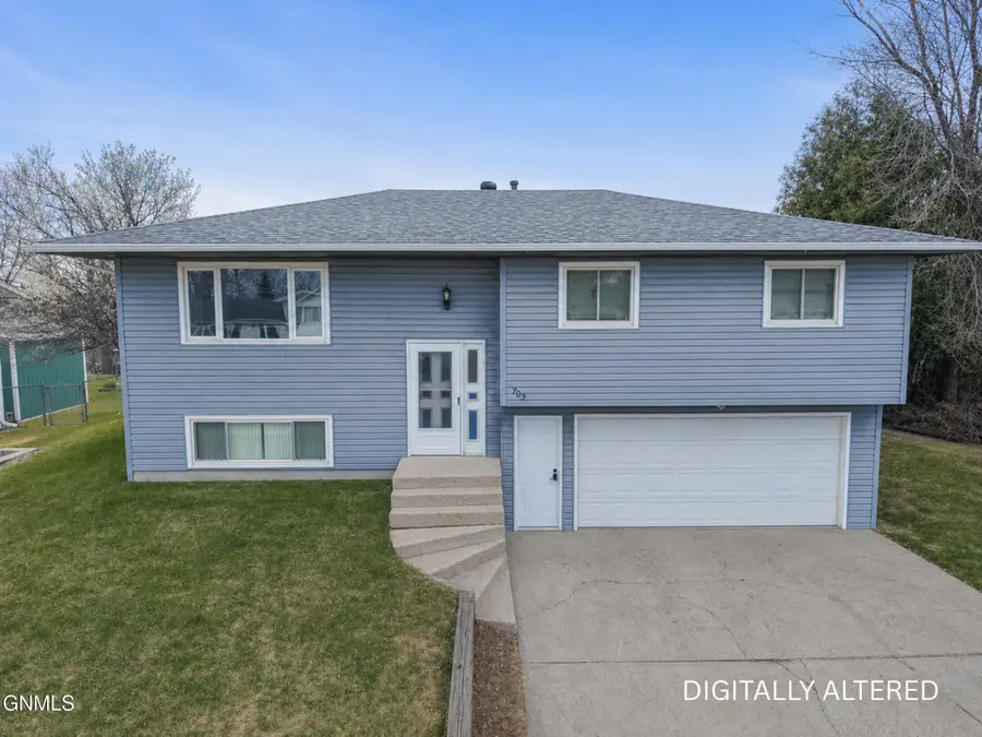 705 16th Avenue Nw, Mandan, ND 58554 - #2