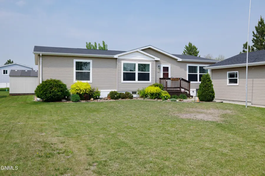 911 Chestnut Lane, Dickinson, ND 58601 - #3