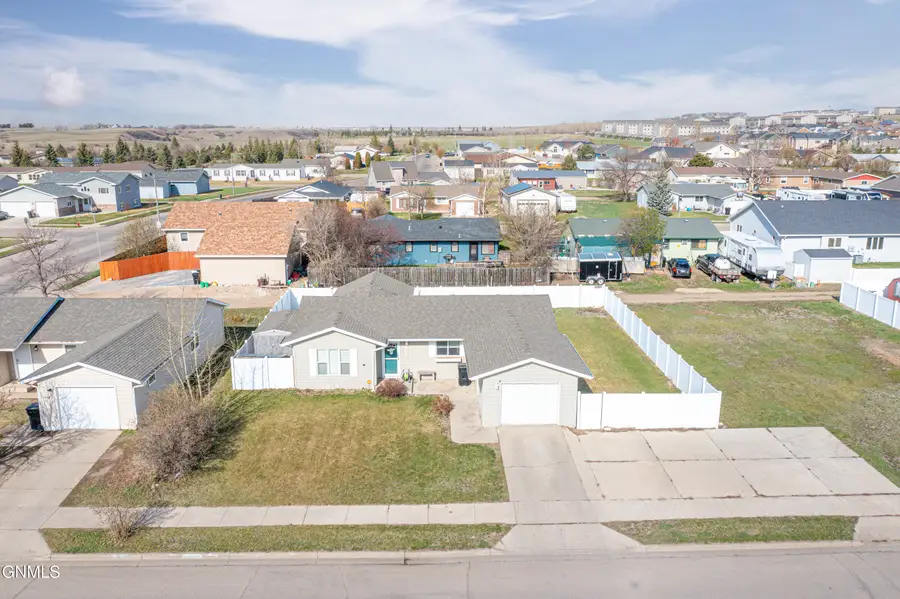 2009 19th Avenue W, Williston, ND 58801 - #2