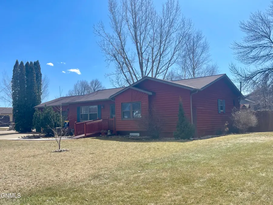2214 4th Street Ne, Jamestown, ND 58401 - #2