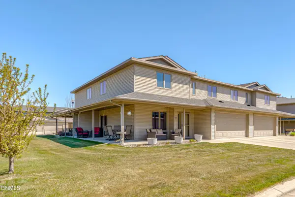 824 Compass Lane, Bismarck, ND 58504