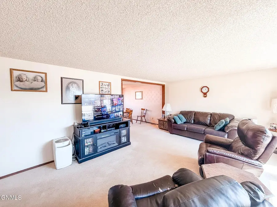 908 6th Street W, Williston, ND 58801 - #2