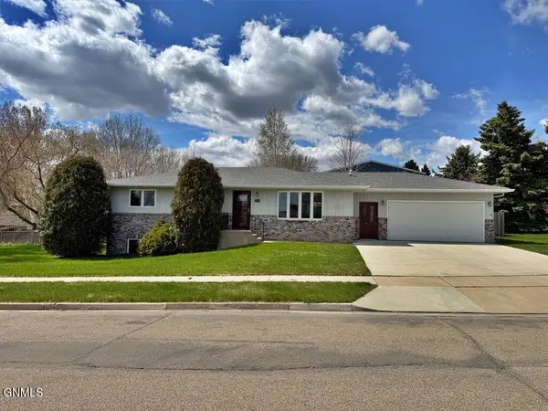 3738 Montreal Street, Bismarck, ND 58503