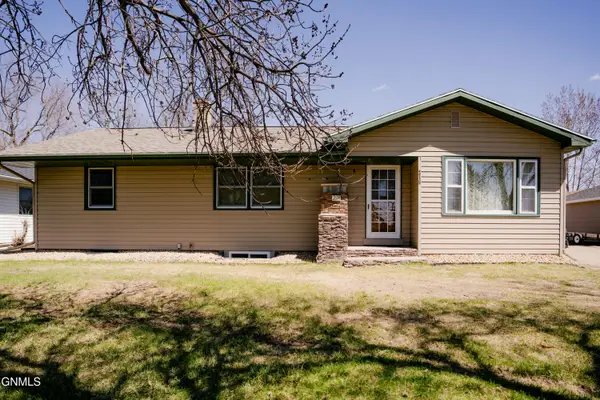 218 11th Avenue Ne, Jamestown, ND 58401