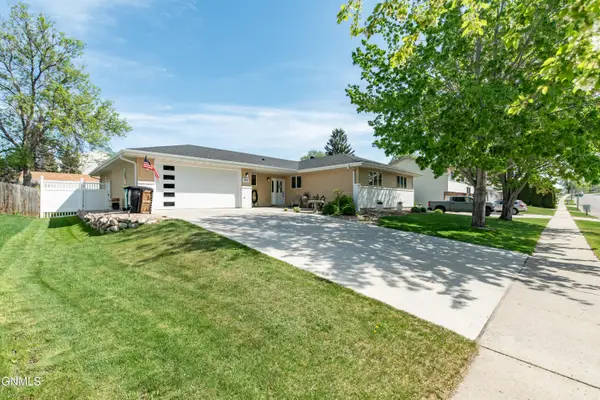 512 Weatherby Way, Bismarck, ND 58503