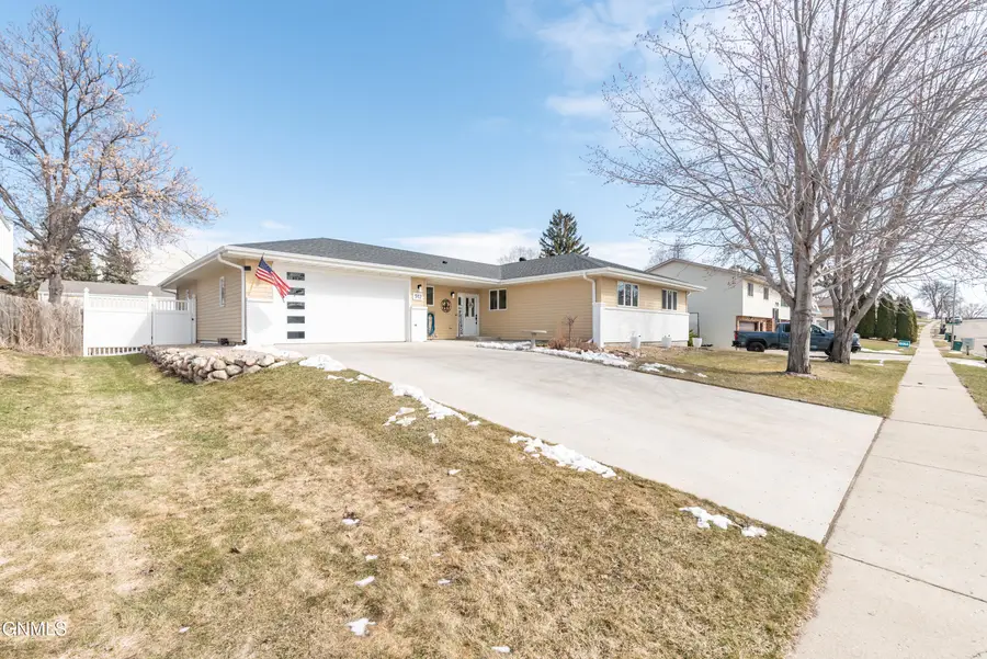 512 Weatherby Way, Bismarck, ND 58503 - #2