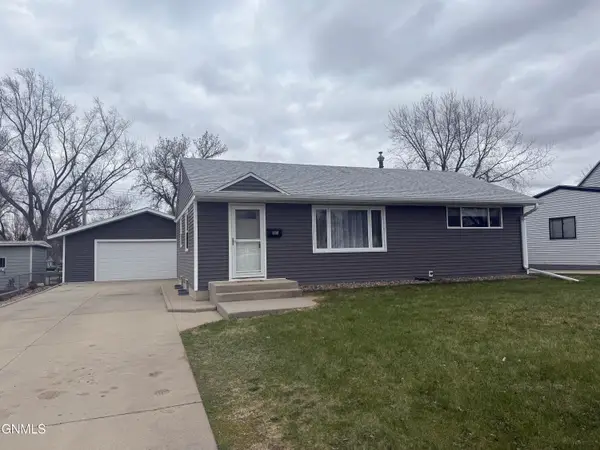 505 17th Avenue Sw, Minot, ND 58701