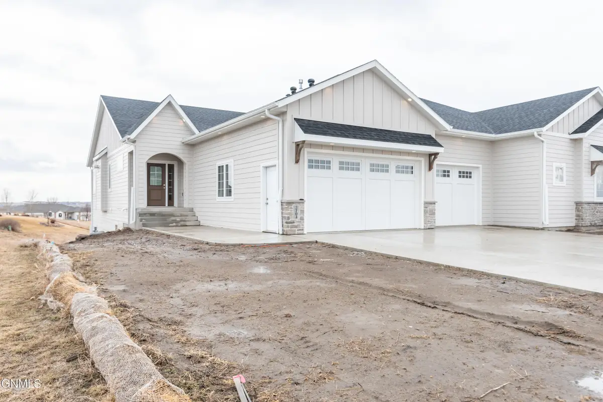 3703 Ridge Way, Bismarck, ND 58503 - #1