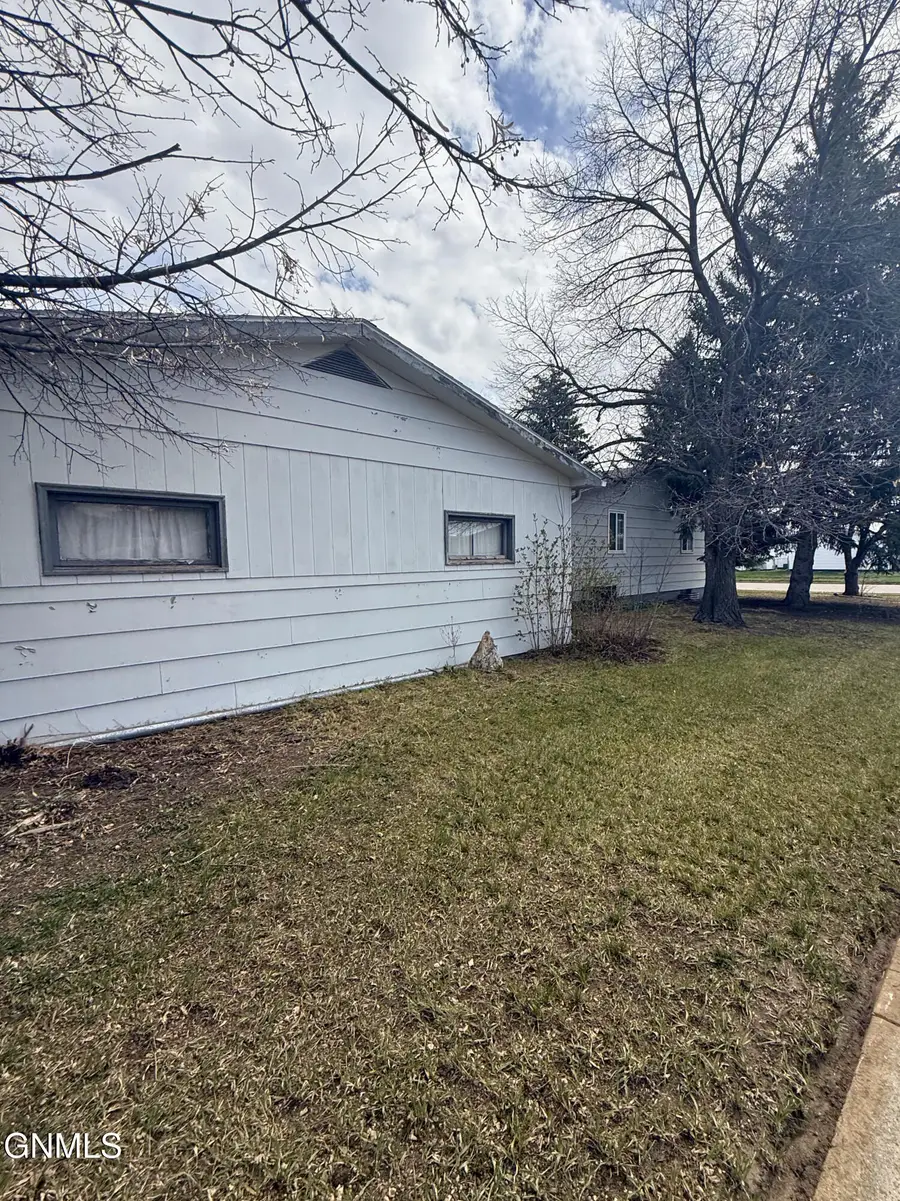 1901 Sioux Street, Williston, ND 58801 - #2