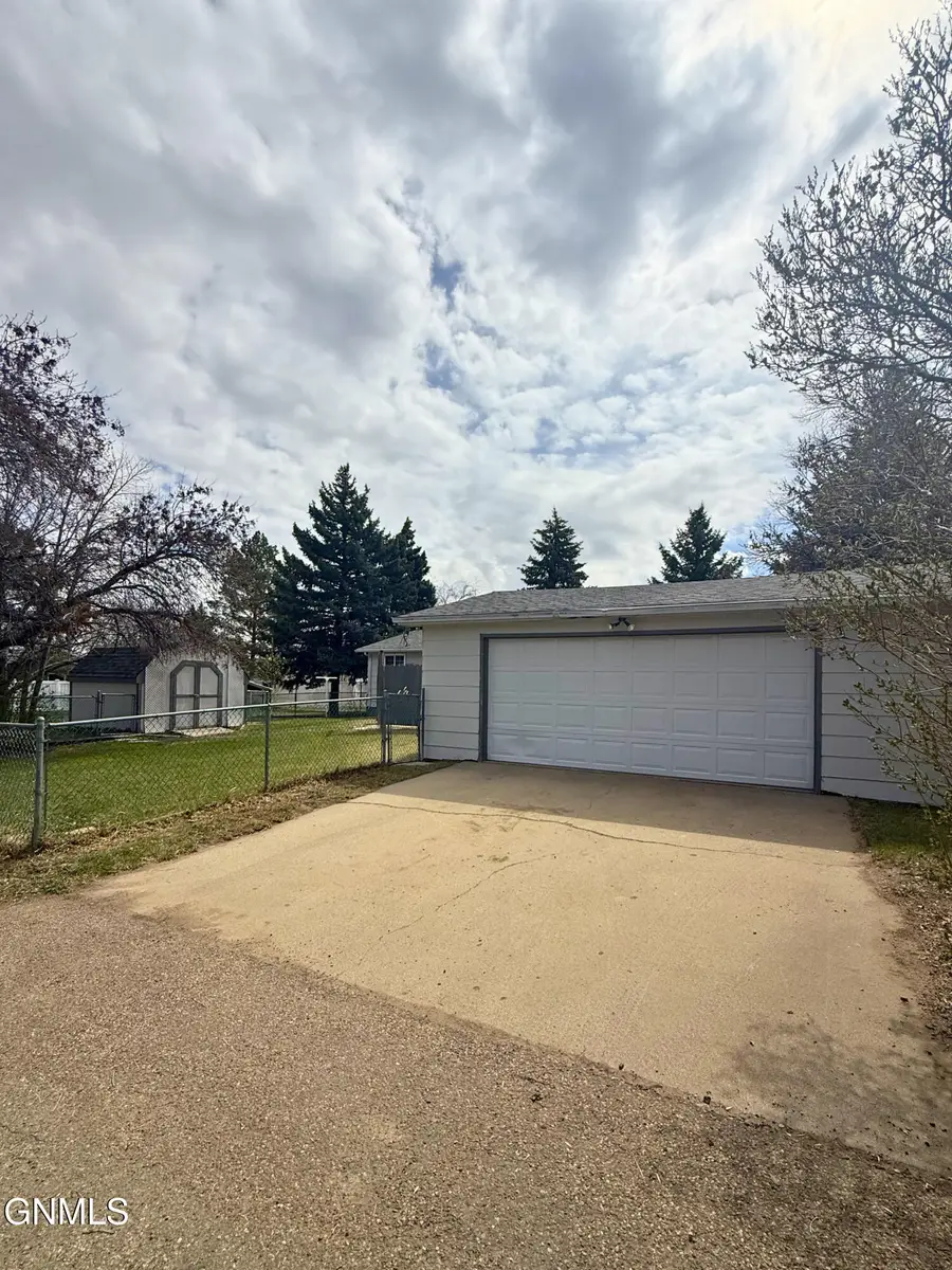1901 Sioux Street, Williston, ND 58801 - #3