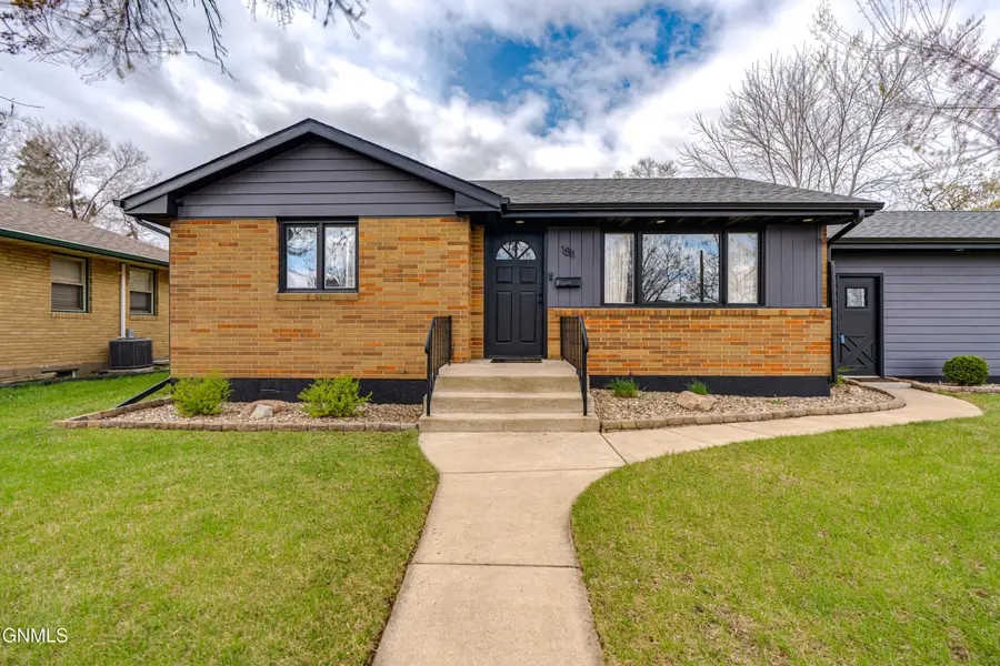 1811 Monte Drive Nw, Mandan, ND 58554 - #2
