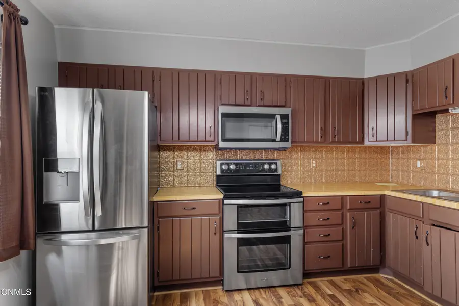 508 17th Street Nw, Mandan, ND 58554 - #3