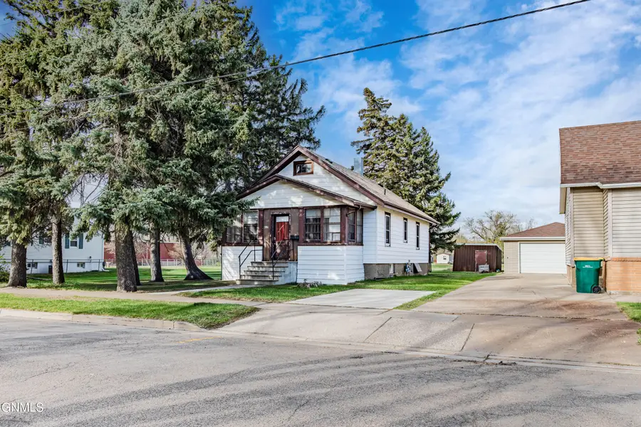 617 3rd Avenue Se, Mandan, ND 58554 - #2