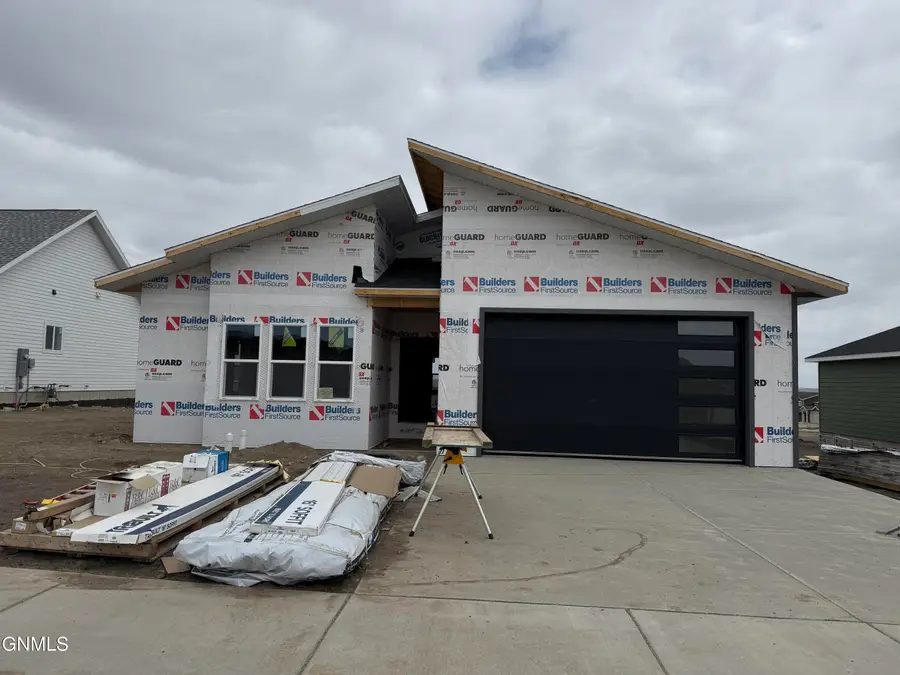 3016 29th Avenue W, Williston, ND 58801 - #2