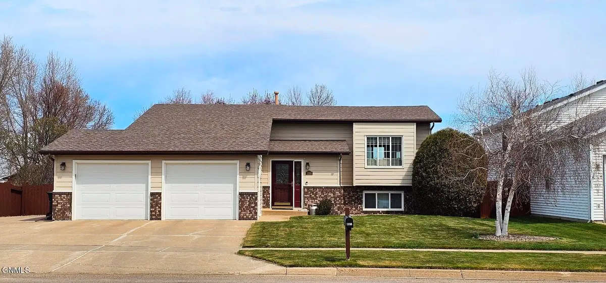 1208 19th Street Se, Mandan, ND 58554 - #1