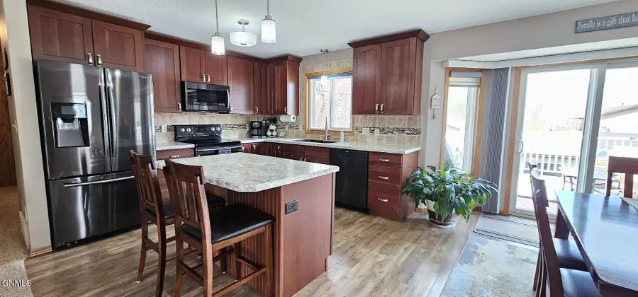 1208 19th Street Se, Mandan, ND 58554 - #3
