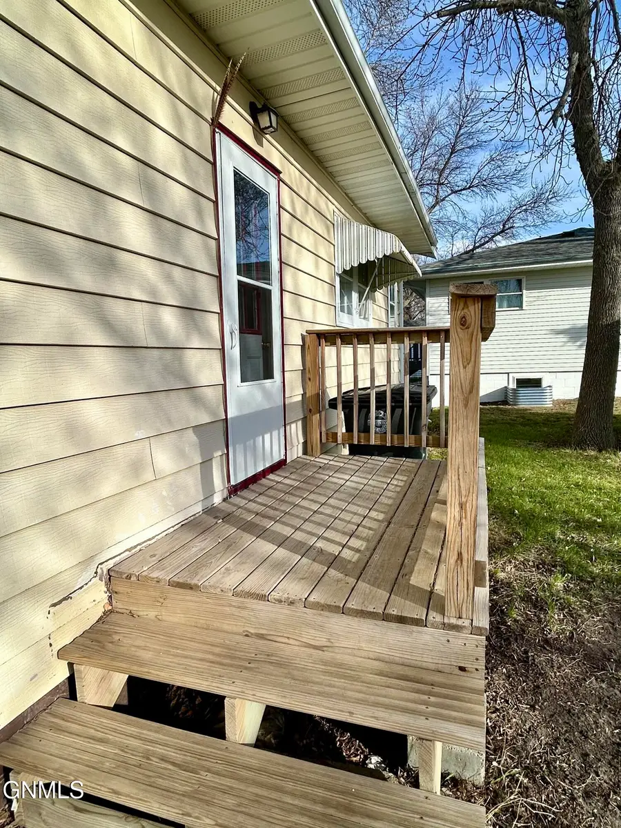 409 Roosevelt Avenue, Underwood, ND 58576 - #2