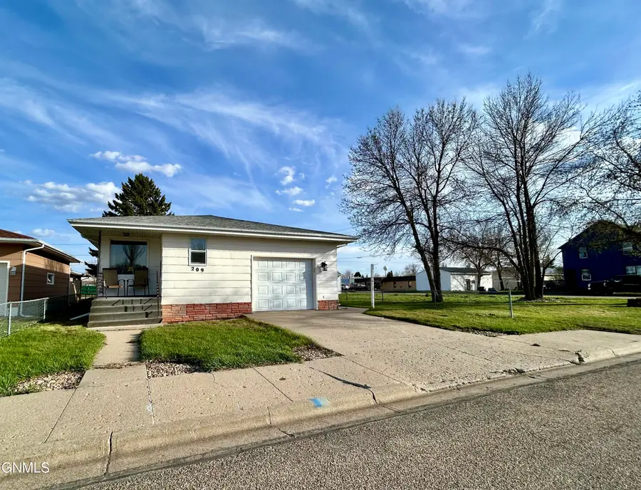 209 Roosevelt Avenue, Underwood, ND 58576 - #2