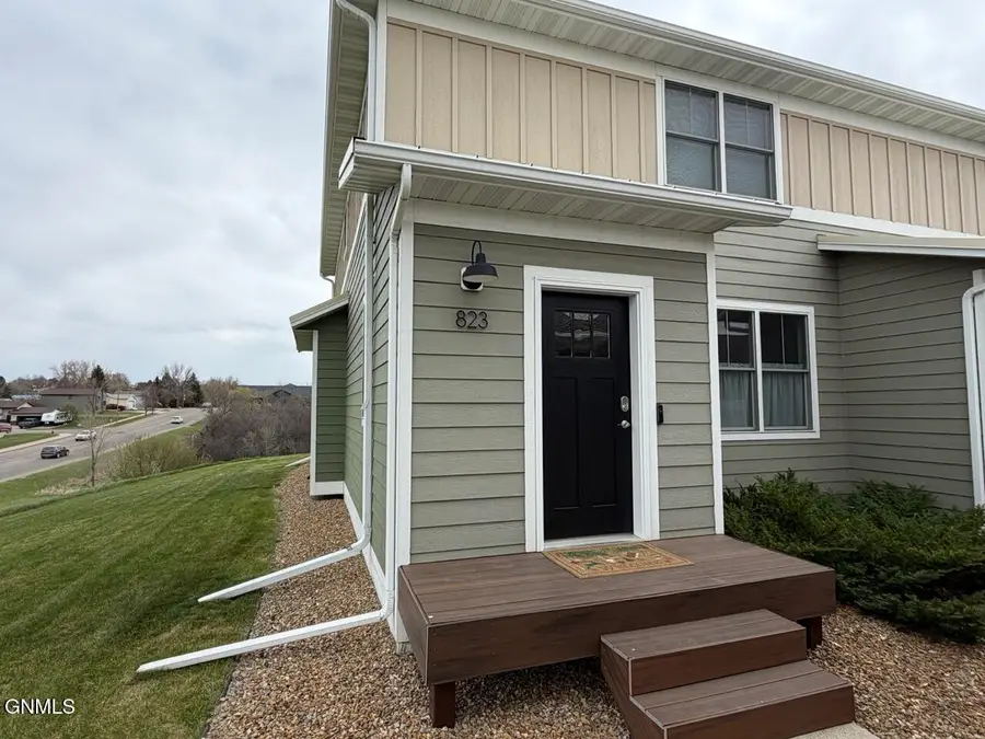 823 14th Street Se, Mandan, ND 58554 - #2