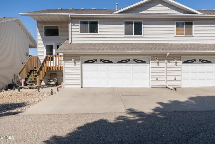 1075 Turnpike Avenue E, Bismarck, ND 58501 - #3