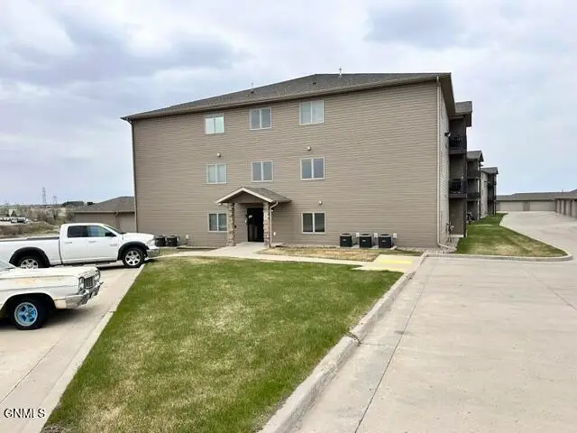 1405 Sharloh Loop #1, Bismarck, ND 58501 - #2