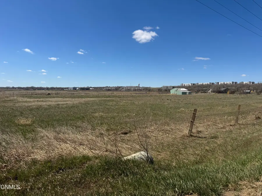 609 17th Avenue Ne, Watford City, ND 58854 - #2