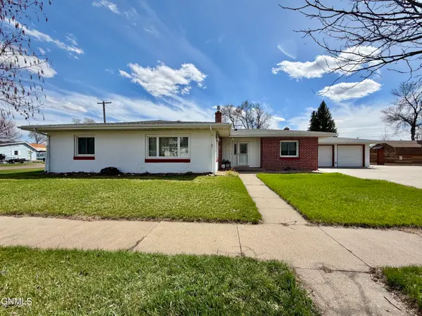 13 3rd Street Ne, Hazen, ND 58545